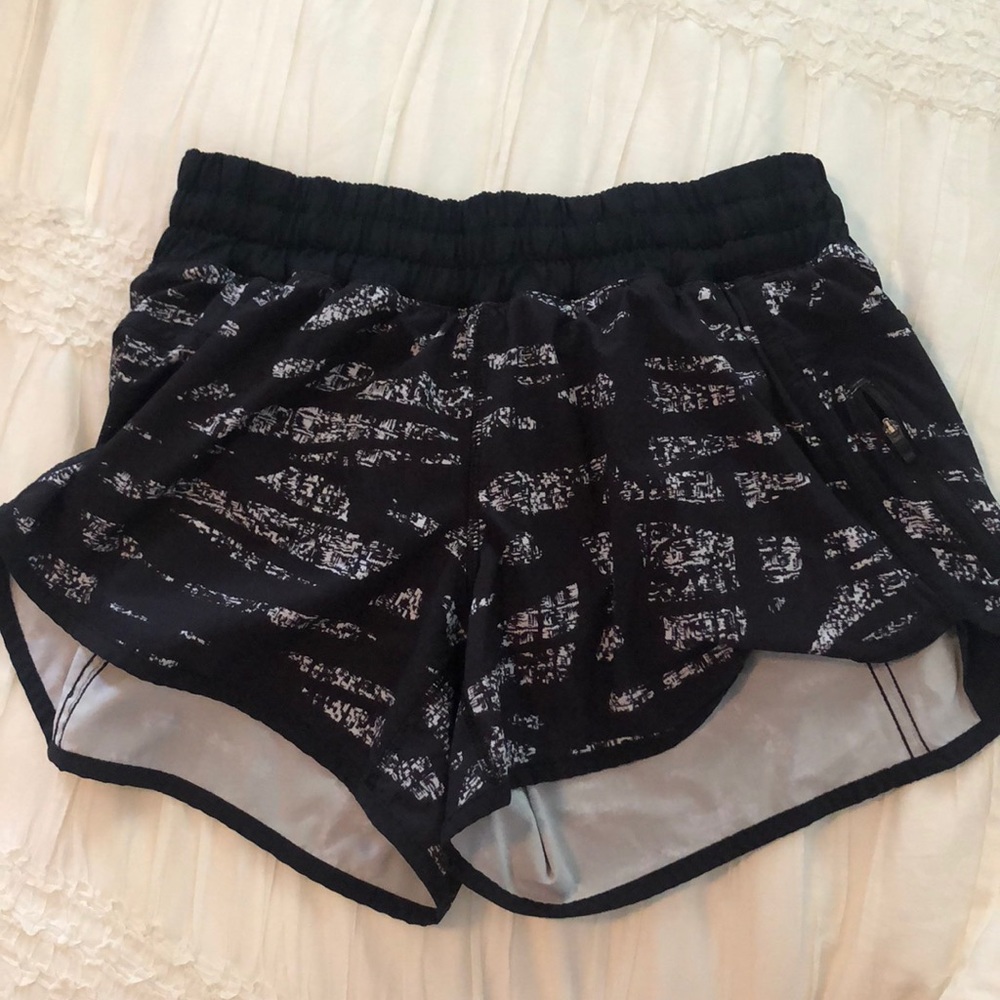 Tracker v shorts